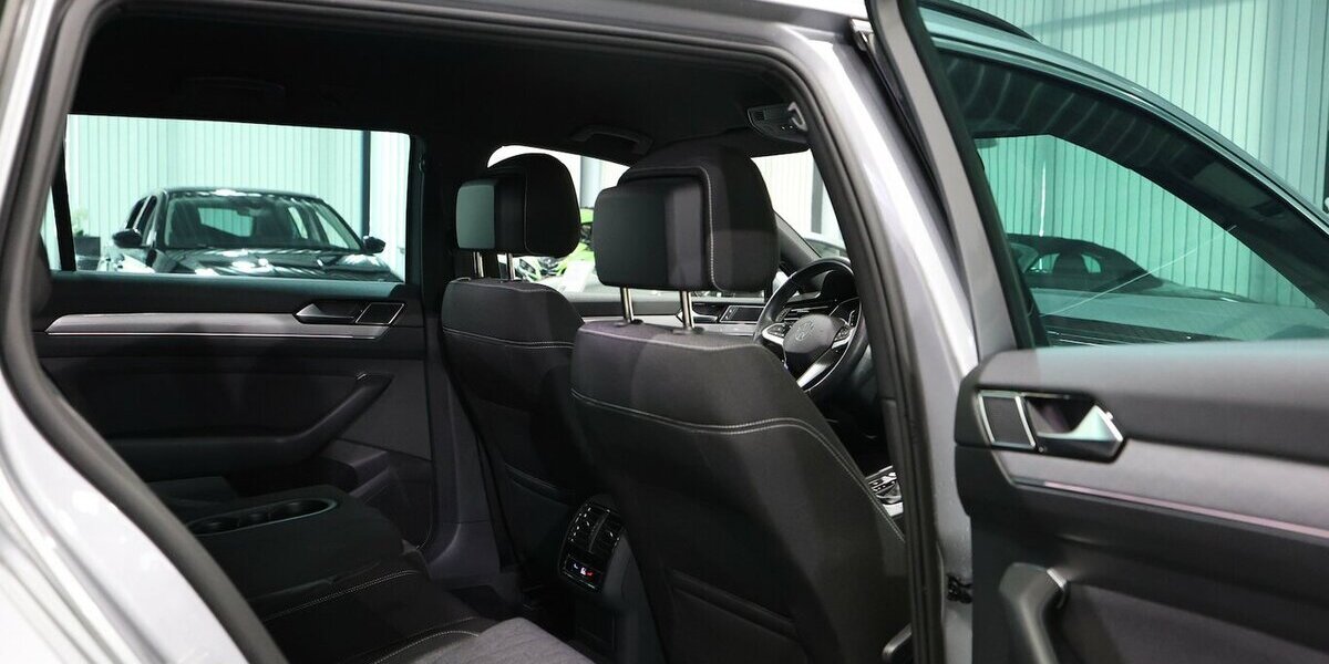 VW Passat Variant GTE DSG IQ BUSINESS R-LINE SPORT 86.000 km 23.991 &euro; Hamm 59077