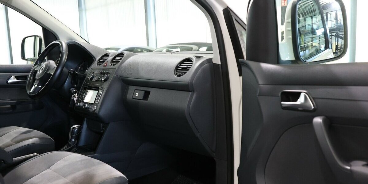 VW Caddy KOMBI 1.6 TDI DSG EDITION-30 WHITE & BLACK 144.000 km 15.111 &euro; Hamm 59077