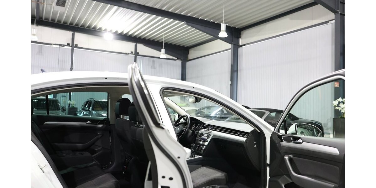 VW Passat 1.6 TDI Comfortline WHITE / MASSAGE+SHZ 176.000 km 10.444 &euro; Hamm 59077