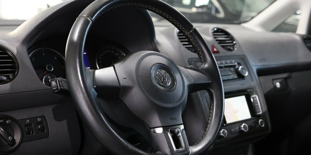 VW Caddy KOMBI 1.6 TDI DSG EDITION-30 WHITE & BLACK 144.000 km 15.111 &euro; Hamm 59077