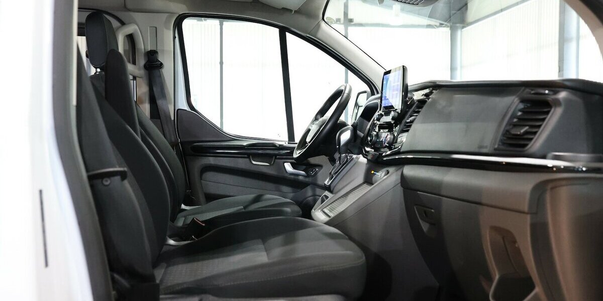 Ford Tourneo Custom 2.0 TDCI 320 L1 / 8-SITZER / NAVI 119.000 km 27.777 &euro; Hamm 59077