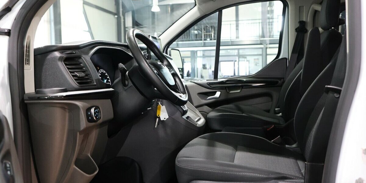 Ford Tourneo Custom 2.0 TDCI 320 L1 / 8-SITZER / NAVI 119.000 km 27.777 &euro; Hamm 59077