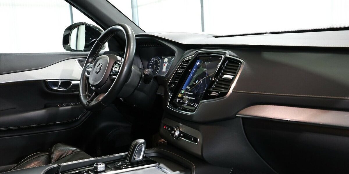 Volvo XC90 RECHARGE P-HEV AWD R-DESIGN SPORT 7-SITZER 137.000 km 36.991 &euro; Hamm 59077