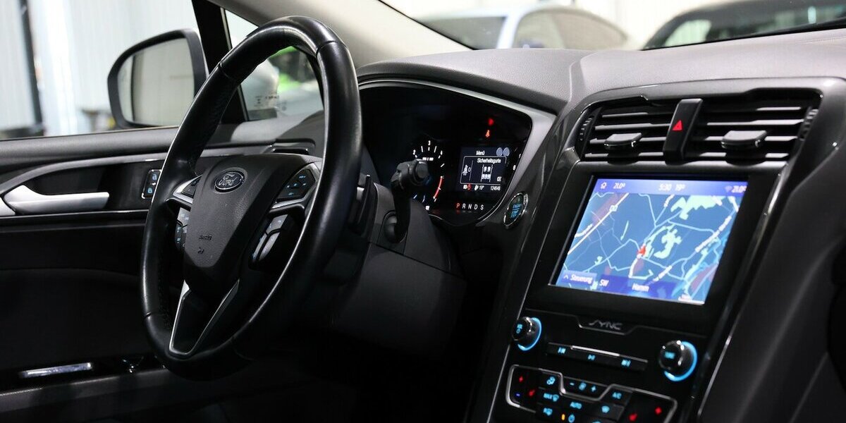 Ford Mondeo Tunier 2.0 EB / LED / NAVI+KAMERA / AHK 124.000 km 14.991 &euro; Hamm 59077