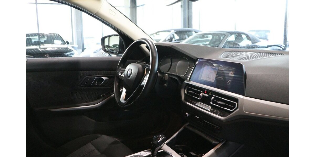BMW 330d Touring ADVANTAGE / LED / LIVE+NAVI+ 149.000 km 21.993 &euro; Hamm 59077