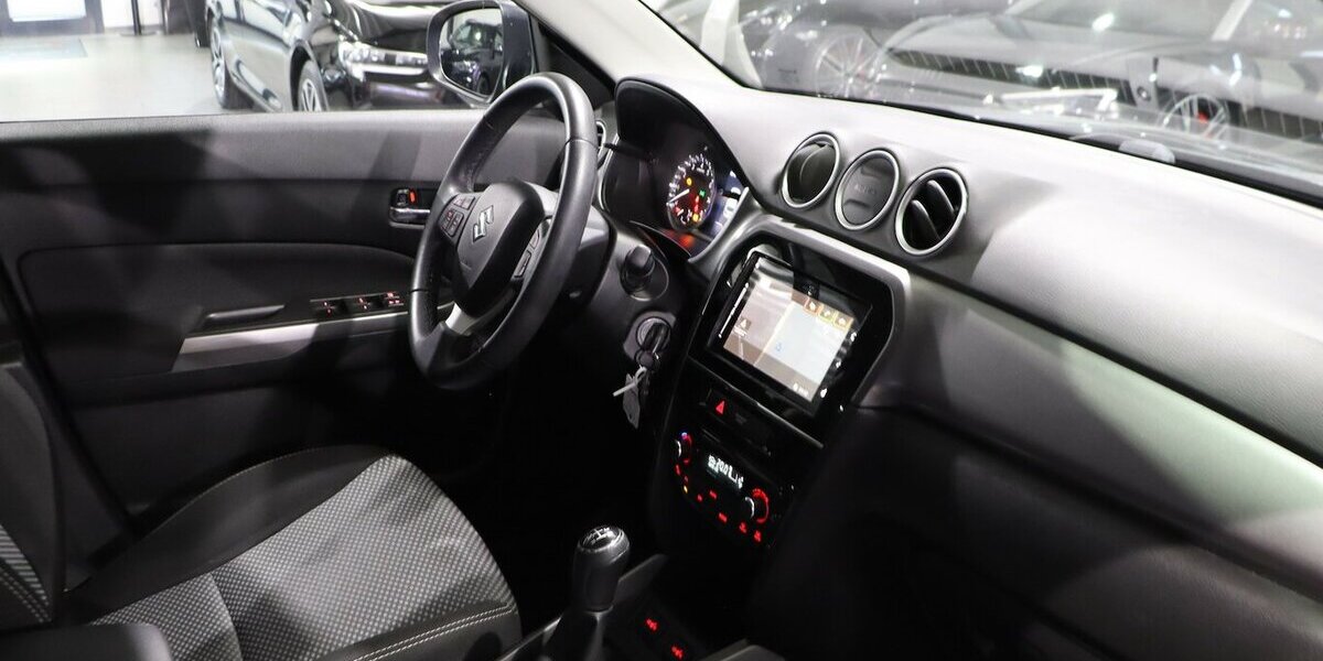 Suzuki Vitara 1.0 CLUB / NAVI+KAMERA, KLIMAAUTOMATIK 62.000 km 12.777 &euro; Hamm 59077