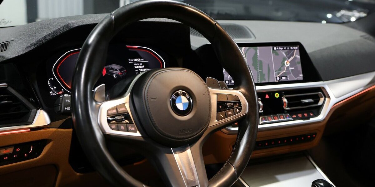 BMW 330d Touring xDrive M-SPORT BLACK & BROWN / LED 135.000 km 28.555 &euro; Hamm 59077