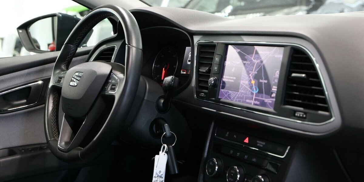Seat Leon 1.6 TDI STYLE / NAVI-PLUS+APPLE+ANDROID 111.000 km 13.331 &euro; Hamm 59077