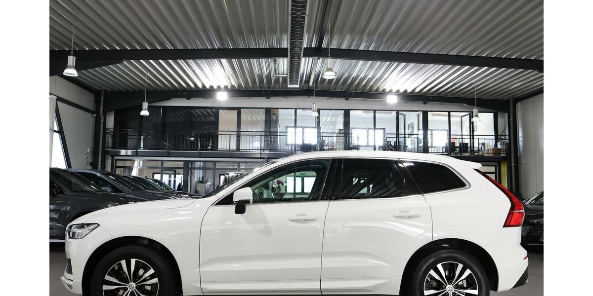 Volvo XC60 D4 MOMENTUM PRO / PANORAMA, MATRIX-LED 130.000 km 26.777 &euro; Hamm 59077