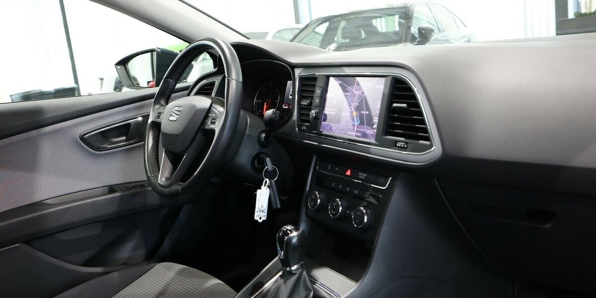 Seat Leon 1.6 TDI STYLE / NAVI-PLUS+APPLE+ANDROID 111.000 km 13.331 &euro; Hamm 59077