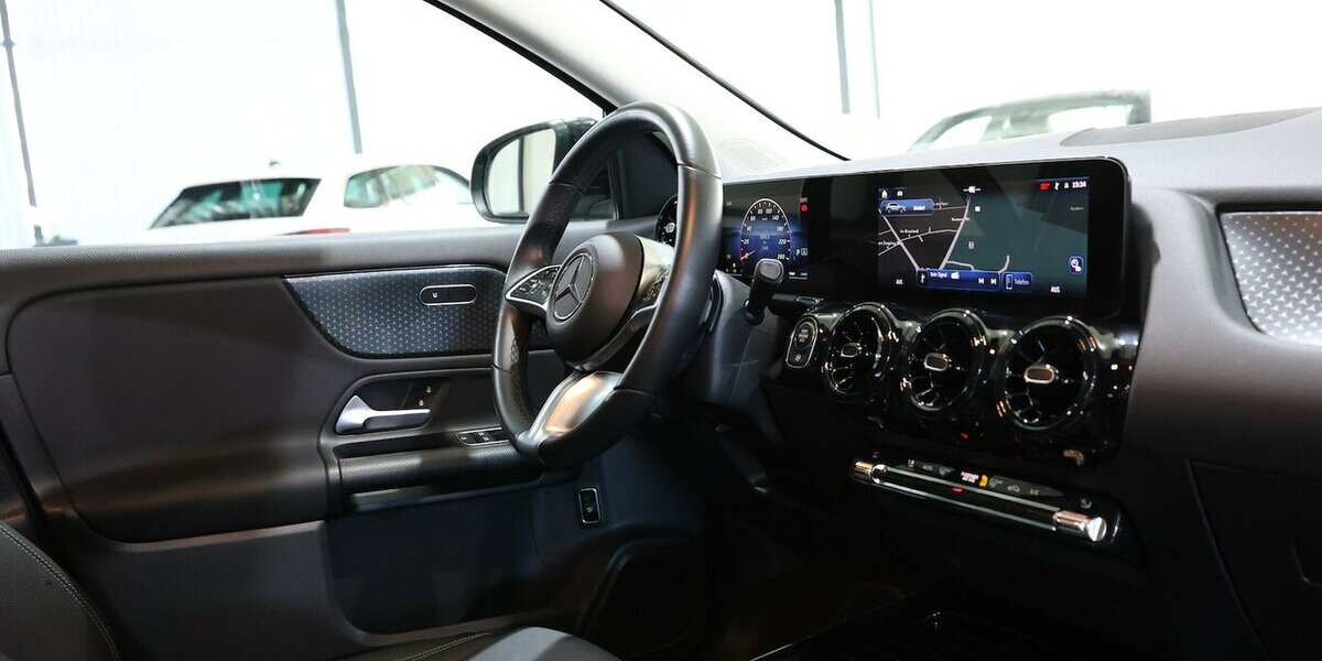 Mercedes-Benz GLA 180 ADVANCED SPORT / LEDER, LED, WIDESCREEN 7.000 km 32.888 &euro; Hamm 59077