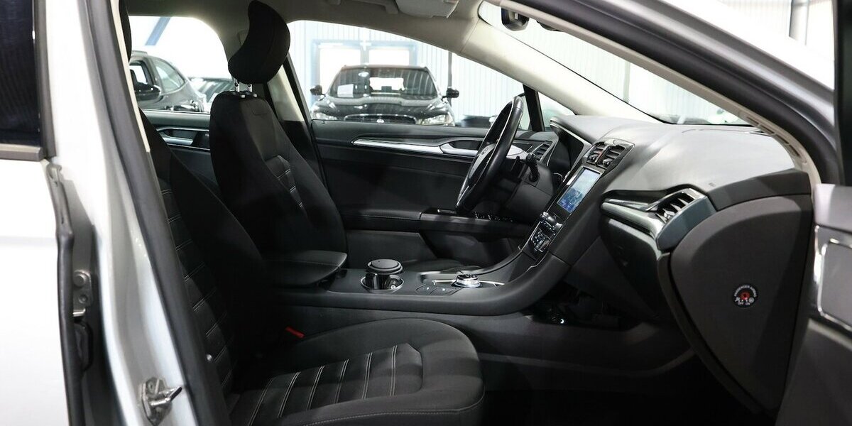 Ford Mondeo Tunier 2.0 EB / LED / NAVI+KAMERA / AHK 124.000 km 14.991 &euro; Hamm 59077