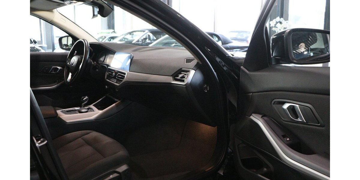 BMW 330d Touring ADVANTAGE / LED / LIVE+NAVI+ 149.000 km 21.993 &euro; Hamm 59077