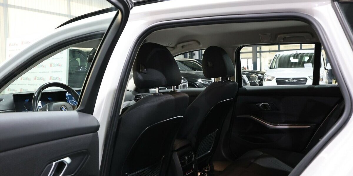 BMW 318d Touring SPORT SHADOW CURVED+NAV+KAMERA,LED 105.000 km 23.883 &euro; Hamm 59077