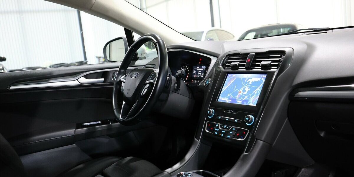 Ford Mondeo Tunier 2.0 EB / LED / NAVI+KAMERA / AHK 124.000 km 14.991 &euro; Hamm 59077
