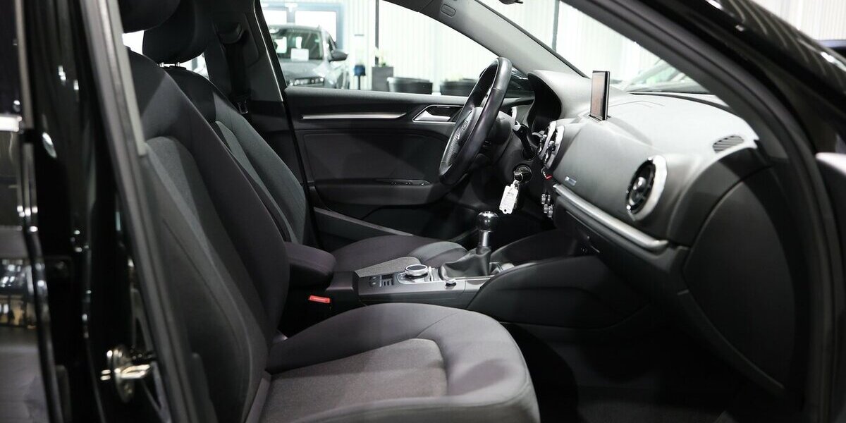Audi A3 LIMOUSINE 1.4 TFSI BUSINESS / VIRTUAL-COCKPIT 119.000 km 15.993 &euro; Hamm 59077