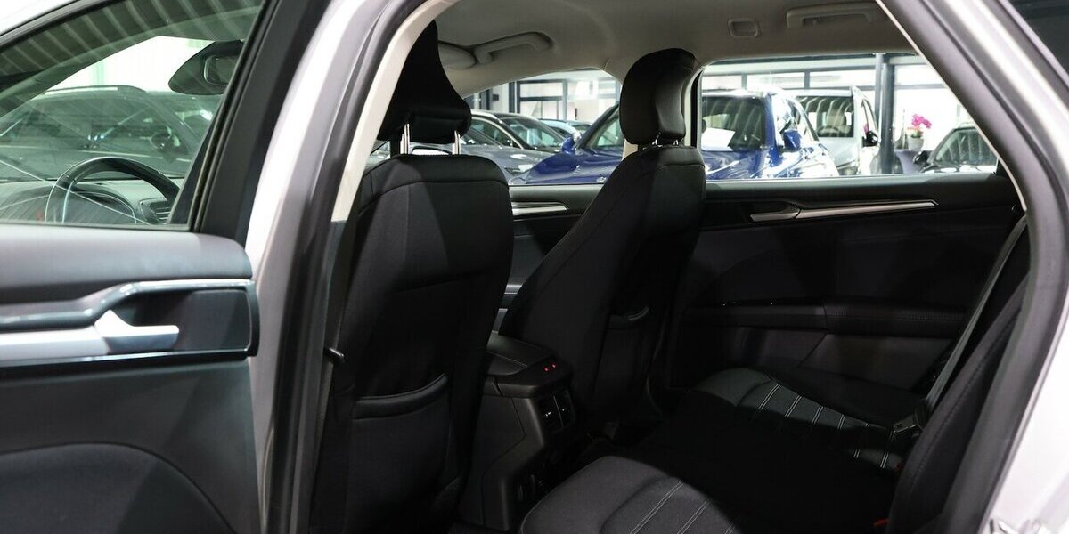 Ford Mondeo Tunier 2.0 EB / LED / NAVI+KAMERA / AHK 124.000 km 14.991 &euro; Hamm 59077