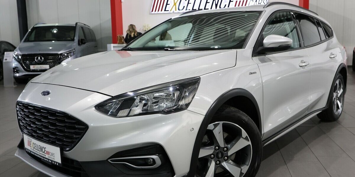 Ford Focus TUNIER 1.5 EB ACTIVE CROSS OVER / LED / 117.000 km 13.991 &euro; Hamm 59077
