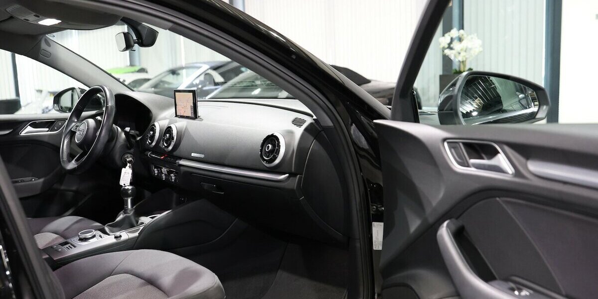 Audi A3 LIMOUSINE 1.4 TFSI BUSINESS / VIRTUAL-COCKPIT 119.000 km 15.993 &euro; Hamm 59077