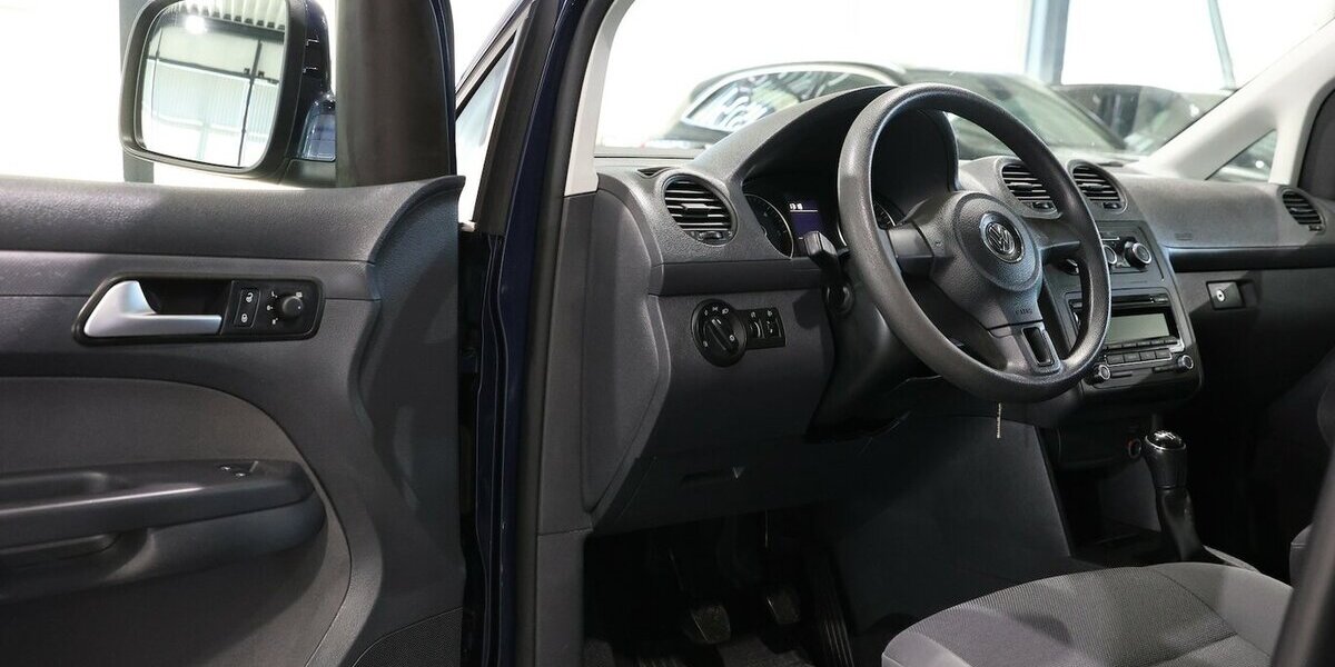 VW Caddy Kombi 1.6 TDI / 5-SITZER / -OPTIK / AHK 128.000 km 13.444 &euro; Hamm 59077