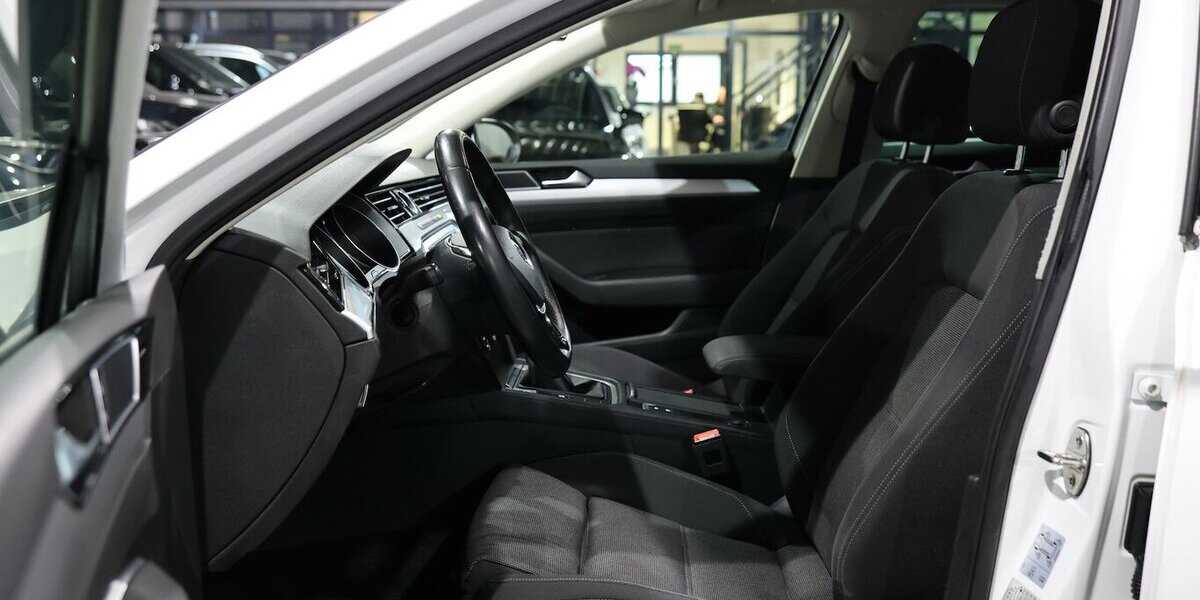 VW Passat 1.6 TDI Comfortline WHITE / MASSAGE+SHZ 176.000 km 10.444 &euro; Hamm 59077