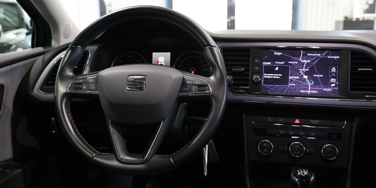 Seat Leon 1.6 TDI STYLE / NAVI-PLUS+APPLE+ANDROID 111.000 km 13.331 &euro; Hamm 59077