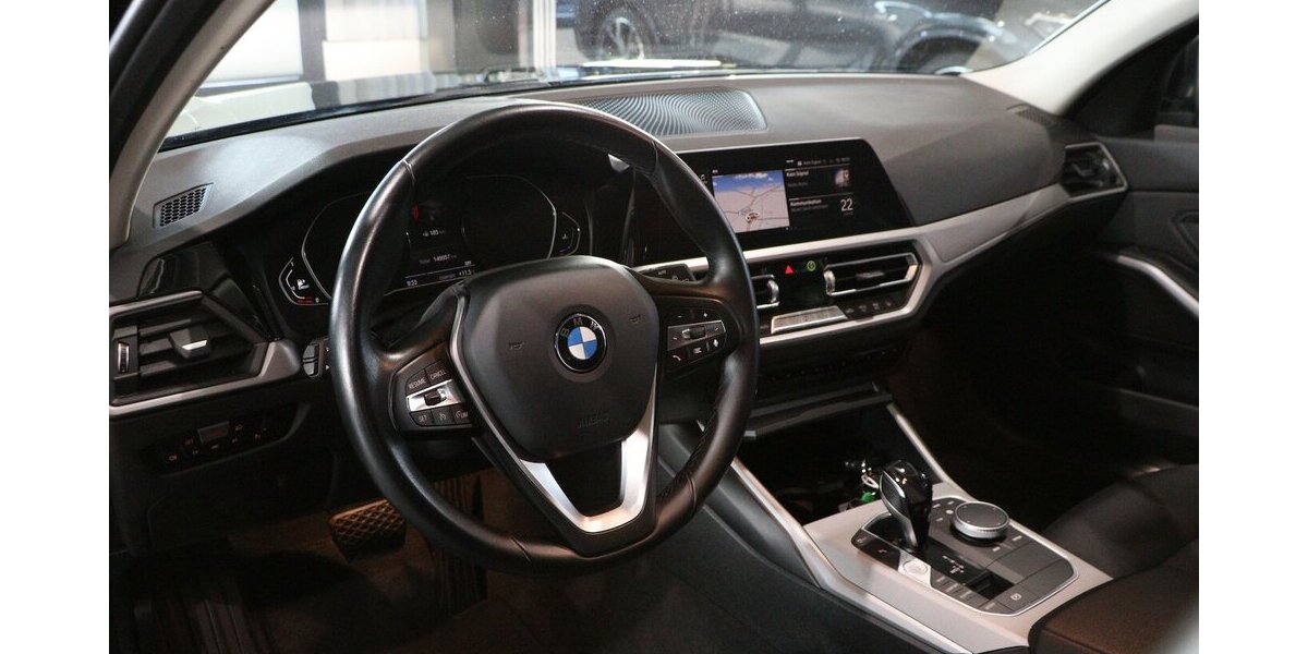 BMW 330d Touring ADVANTAGE / LED / LIVE+NAVI+ 149.000 km 21.993 &euro; Hamm 59077