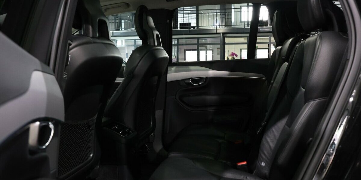 Volvo XC90 T8 P-HEV AWD EXPRESSION R-DESIGN / 7-SITZER 143.000 km 36.777 &euro; Hamm 59077