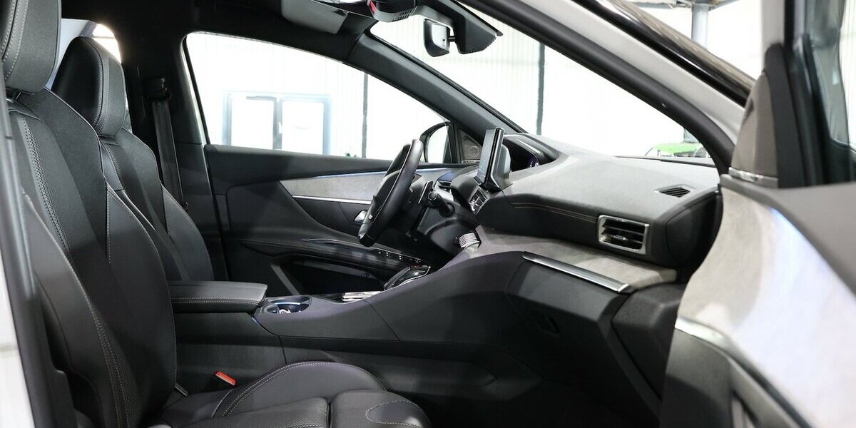 Peugeot 3008 BLUE-HDI GT-SPORT / WHITE & BLACK / SCHÖN 56.000 km 22.991 &euro; Hamm 59077