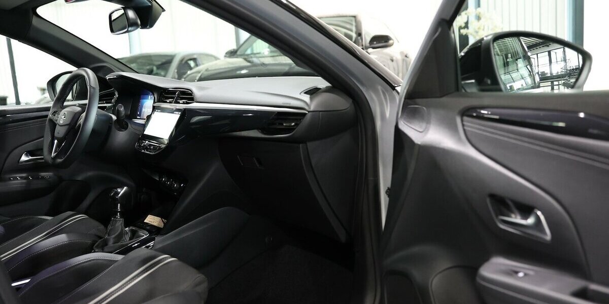 Opel Corsa F 1.2 T GS-SPORT TECH / SILVER & BLACK / 19.000 km 16.991 &euro; Hamm 59077