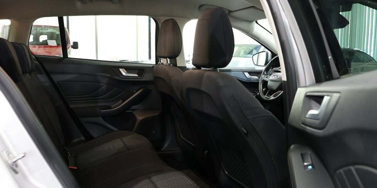 Ford Focus TUNIER 1.5 EB ACTIVE CROSS OVER / LED / 117.000 km 13.991 &euro; Hamm 59077