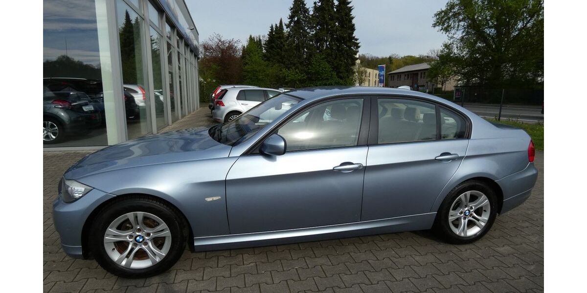 BMW 318 200.000 km 2.990 &euro; Bergkamen 59192