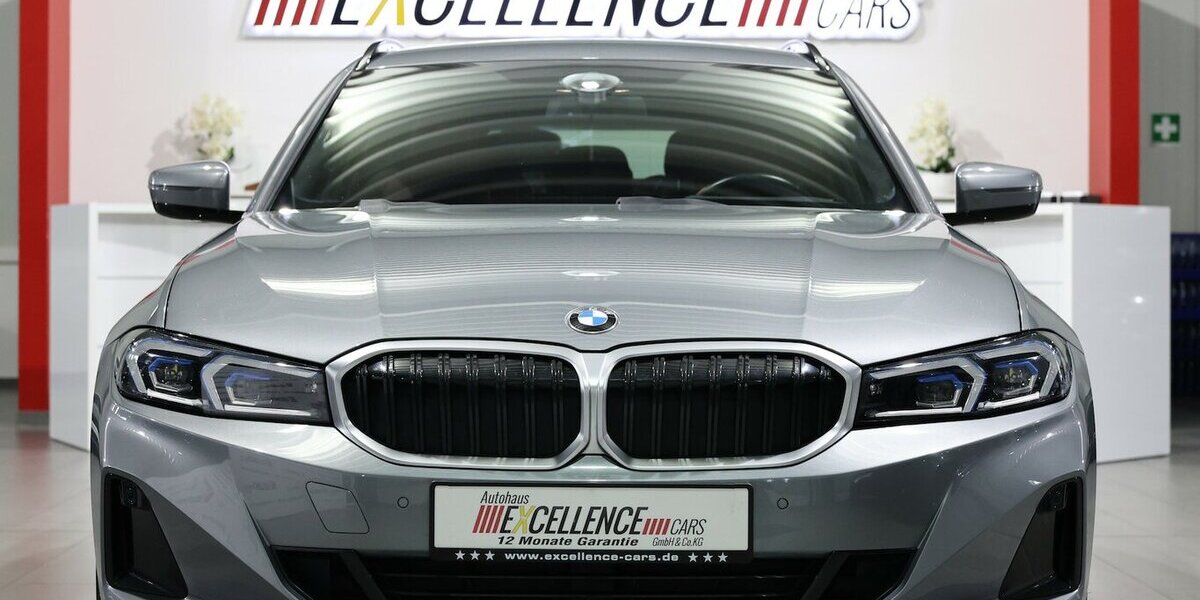 BMW 318d Touring SPORT GREY & RED LEDER,CURVED+HUD 73.000 km 28.993 &euro; Hamm 59077