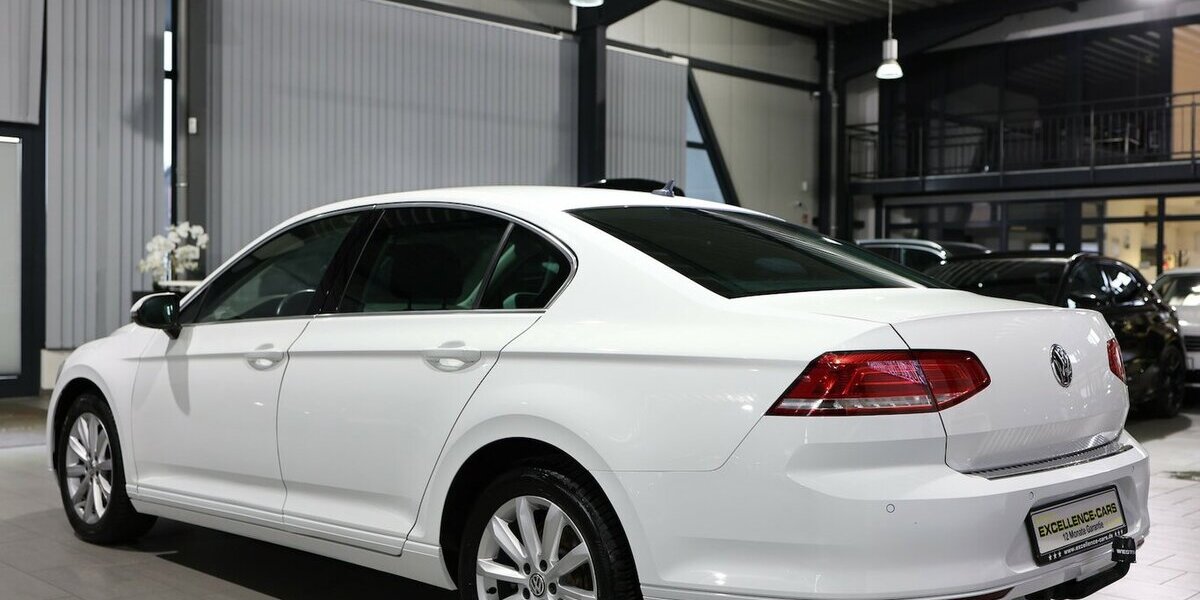 VW Passat 1.6 TDI Comfortline WHITE / MASSAGE+SHZ 176.000 km 10.444 &euro; Hamm 59077