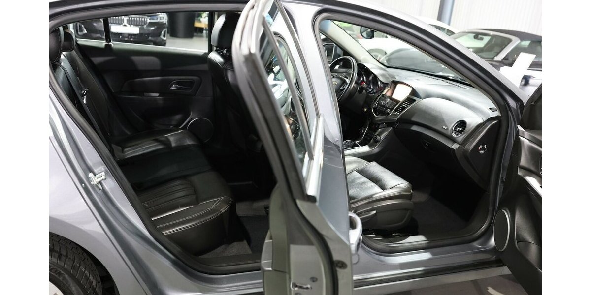 Chevrolet Cruze HATCHBACK 1.4 LTZ / SCHIEBEDACH,LEDER,NAVI 128.000 km 5.777 &euro; Hamm 59077