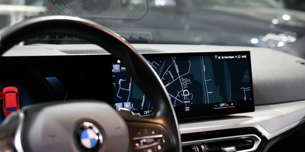 BMW 318d Touring SHADOW SPORT MELBOURNEROT-METALLIC 73.000 km 25.555 &euro; Hamm 59077