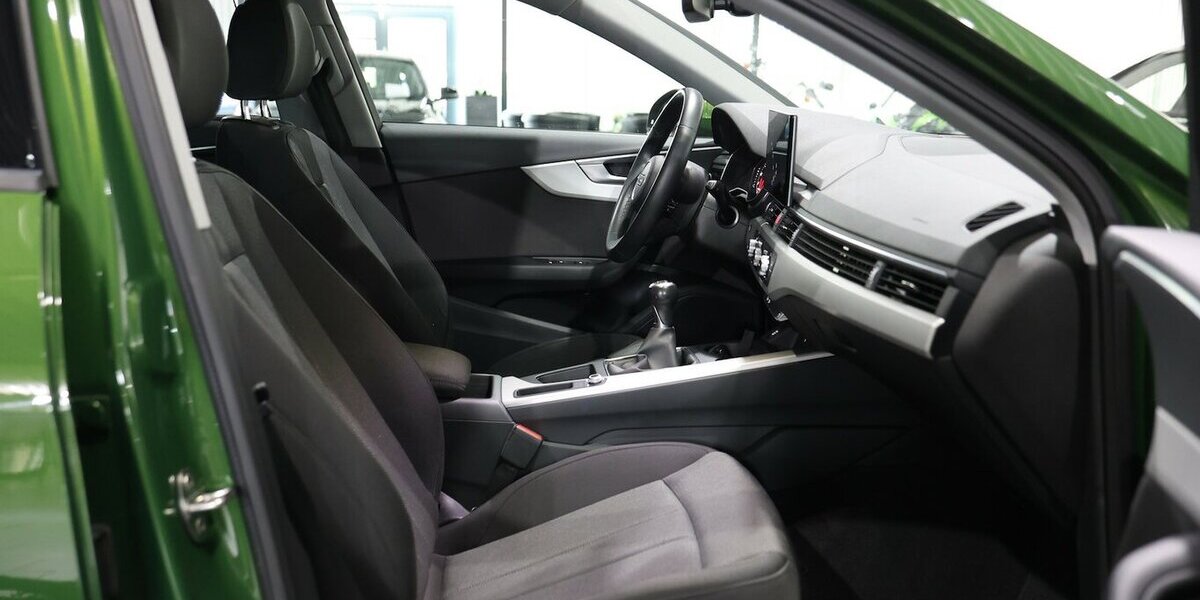Audi A4 Avant 35 TFSI BUSINESS AUDI-EXCLUSIVE / LED 36.000 km 23.994 &euro; Hamm 59077