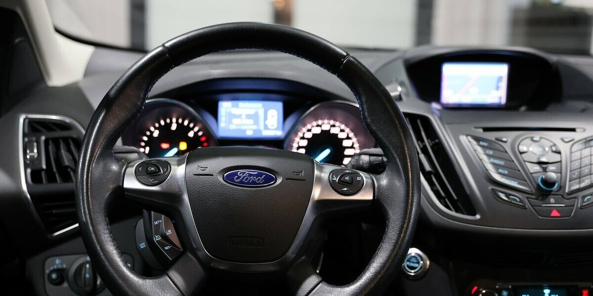 Ford Kuga 2.0 TDCI 4x4 TITANIUM / LEDER / NAVI+ 90.000 km 12.333 &euro; Hamm 59077