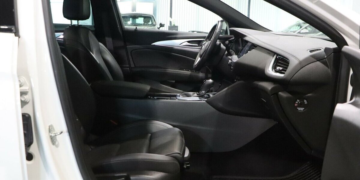 Opel Insignia 2.0 ST 4x4 OPC-LINE GSI WHITE / VC+HUD 140.000 km 18.991 &euro; Hamm 59077