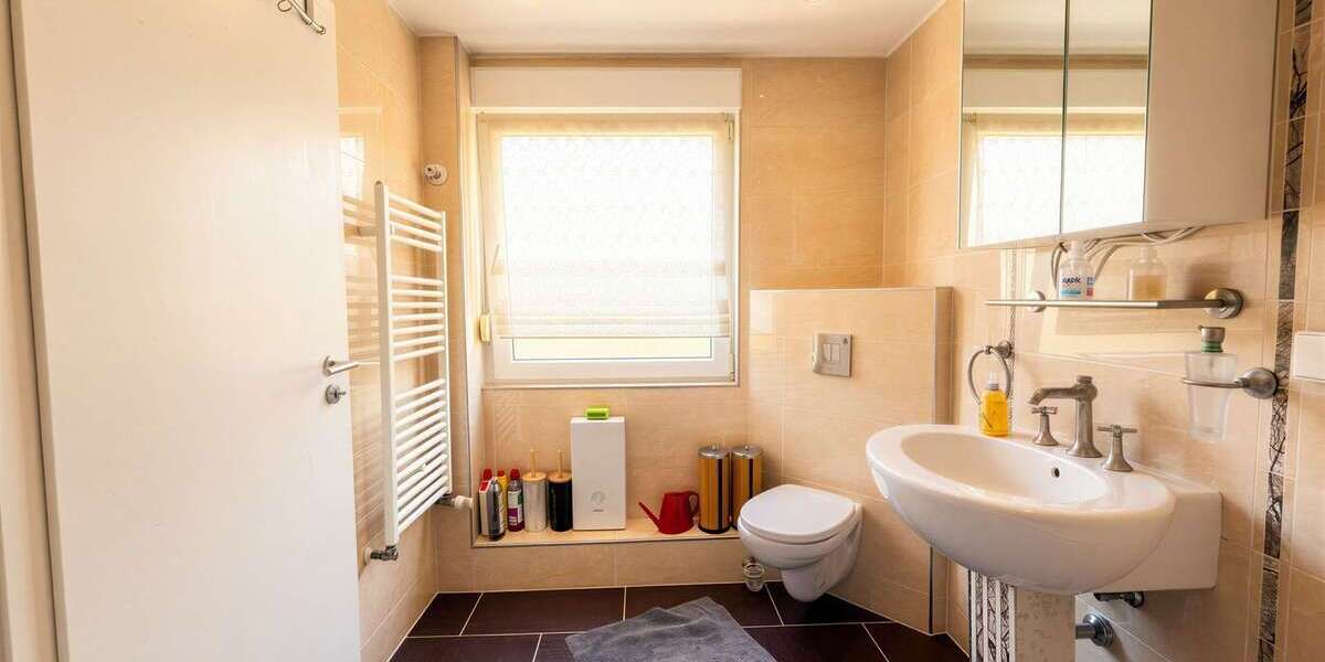 Bezugsfreie Reihenhaushälfte mit Vollausstattung, moderner Küche, Jacuzzi, Fitnessraum & Garten - Reihenmittelhaus Bönen | Angebot:26763156