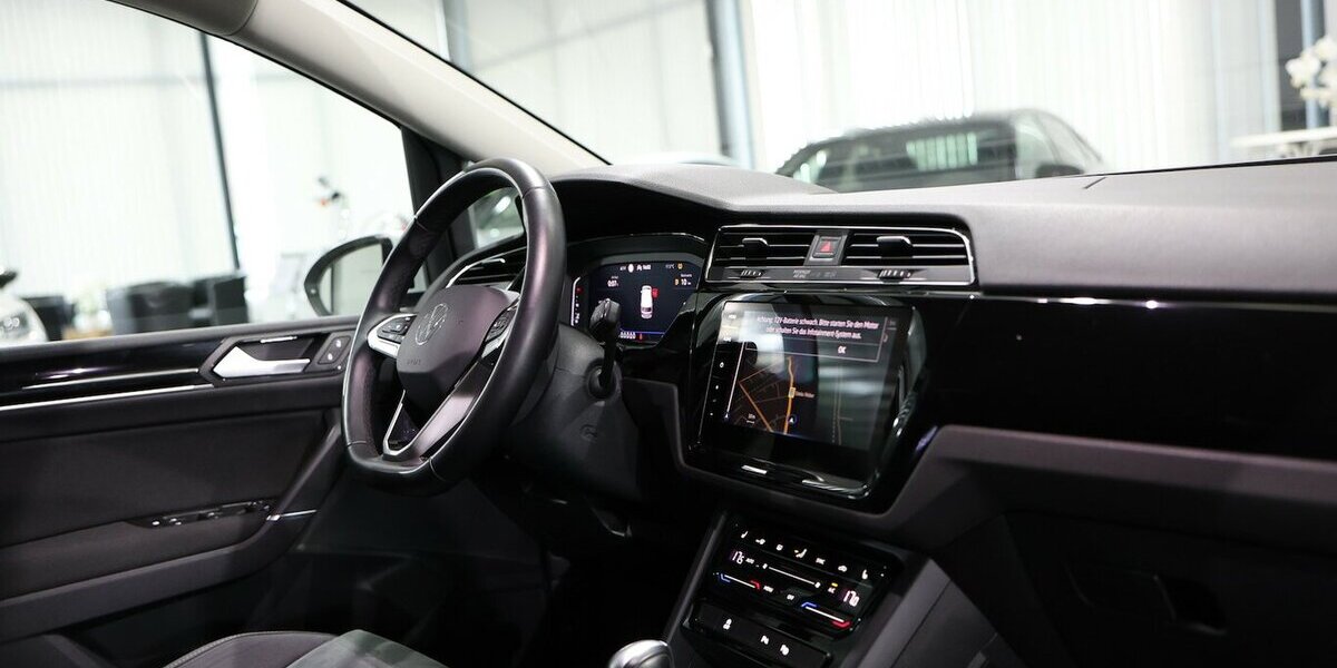 VW Touran 2.0 TDI DSG IQ Comfortline / 7-SITZE, LED 66.000 km 28.777 &euro; Hamm 59077